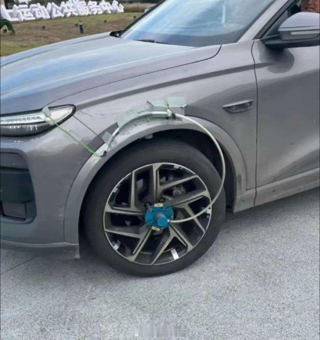 男朋友是机电专业毕业的，买的汽车嫌耗电多，自己改装了一下，这技术可以入职奥迪公司