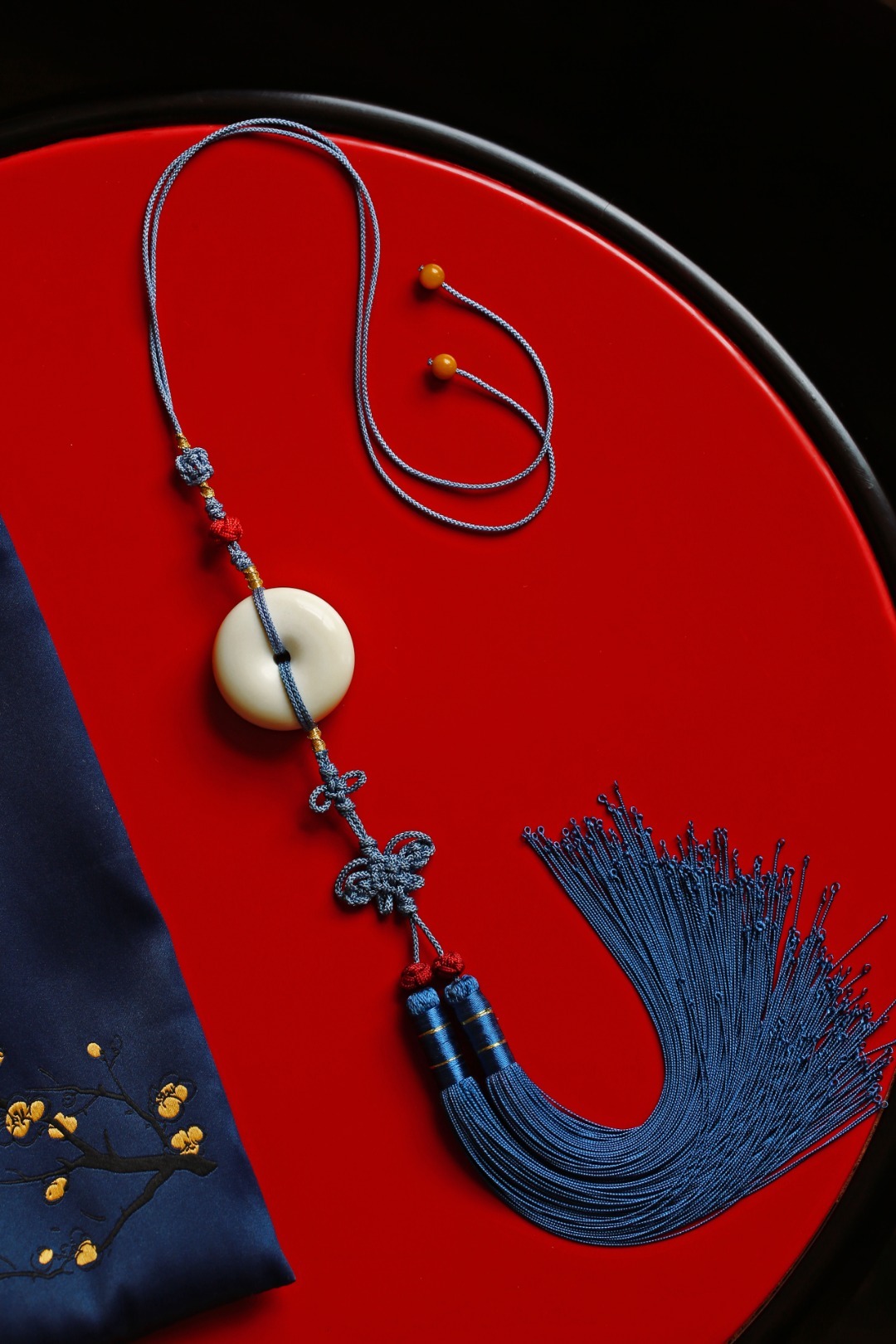 鹿角【平安扣】挂件简单大气，干净通透；寓意平安康泰，喜乐圆满。直径3.6cm厚