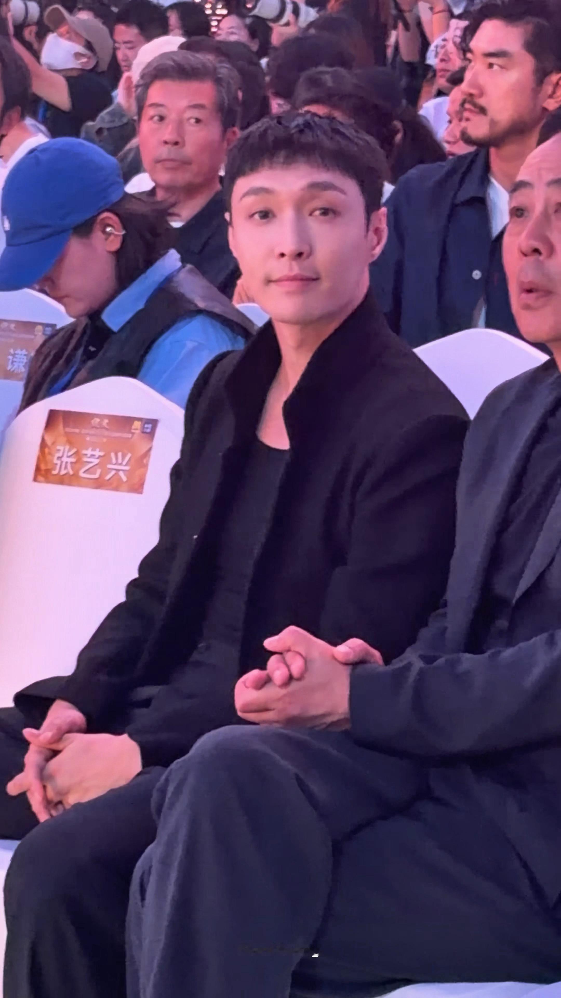张艺兴比L就会获得一枚小萌物！好可爱😭😭😭​​​