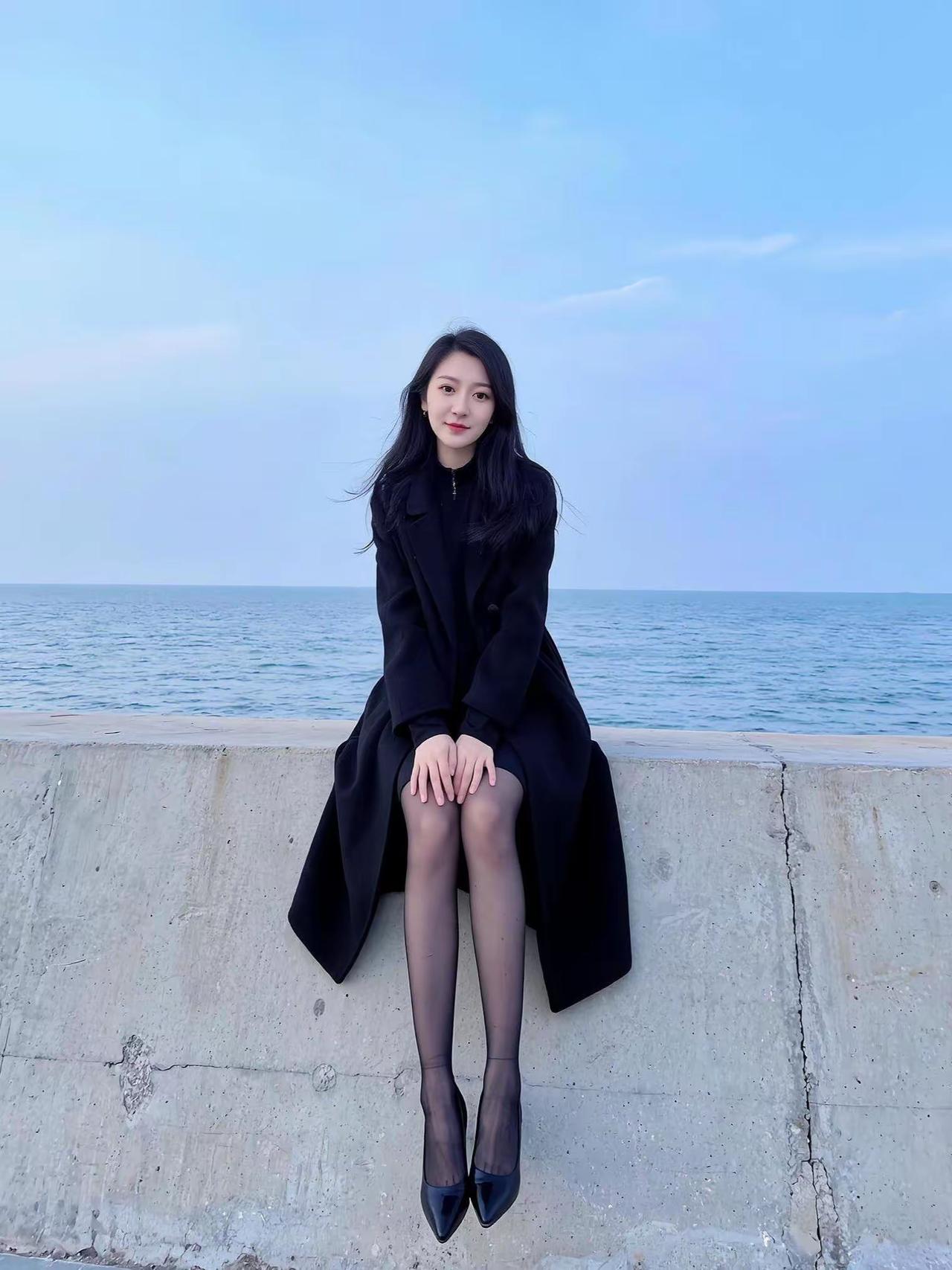 古事古人不可见，江云江草自生愁。