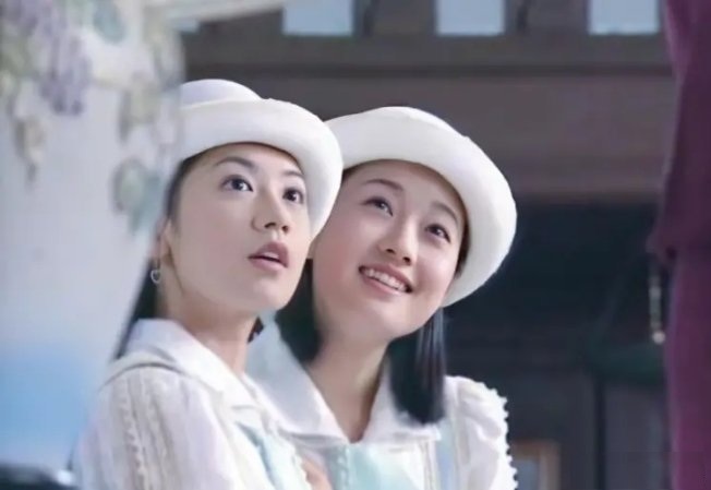 年轻时的马伊琍和贾静雯，颜值简直不分上下啊，好像双胞胎姐妹​​​