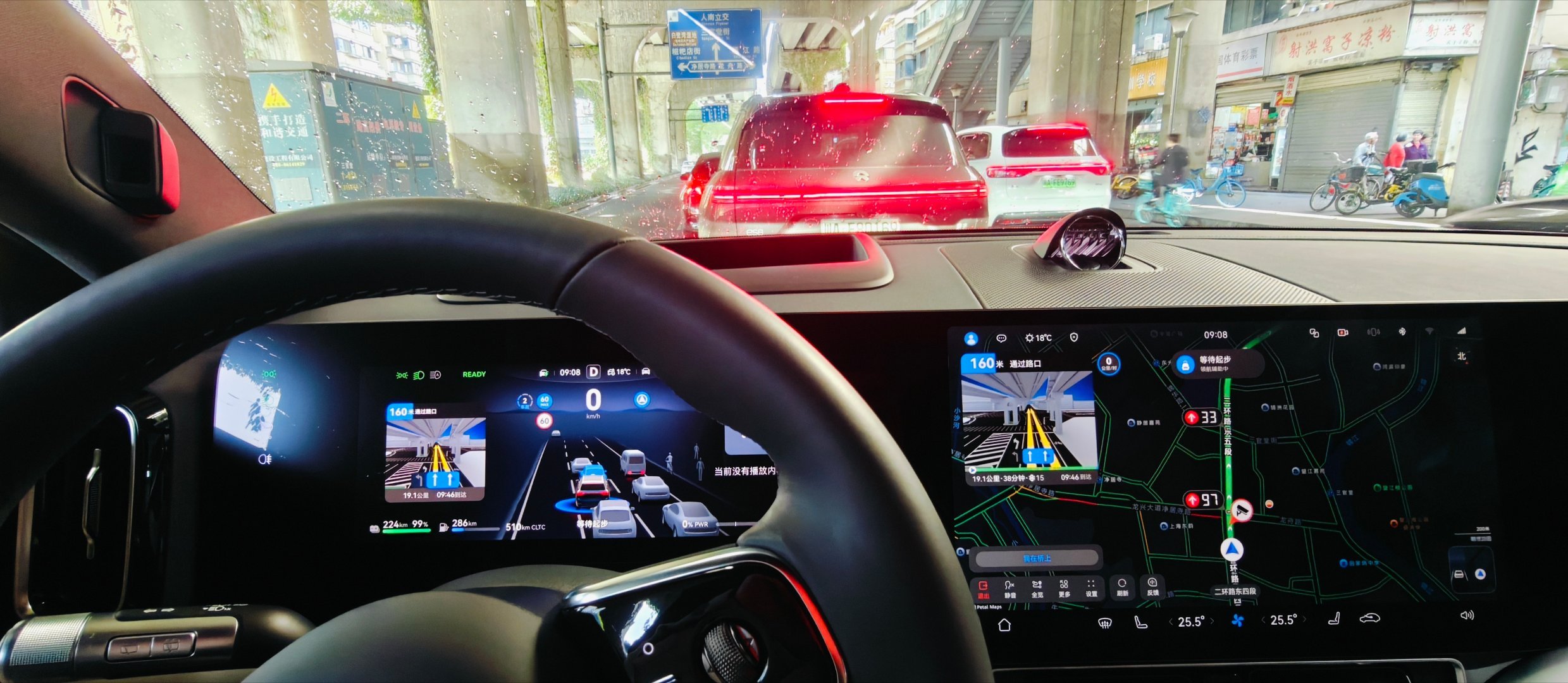 笑死我了，问界开智驾，它排一个长红灯，等得不耐烦了，突然它自己走左道，开一段然后