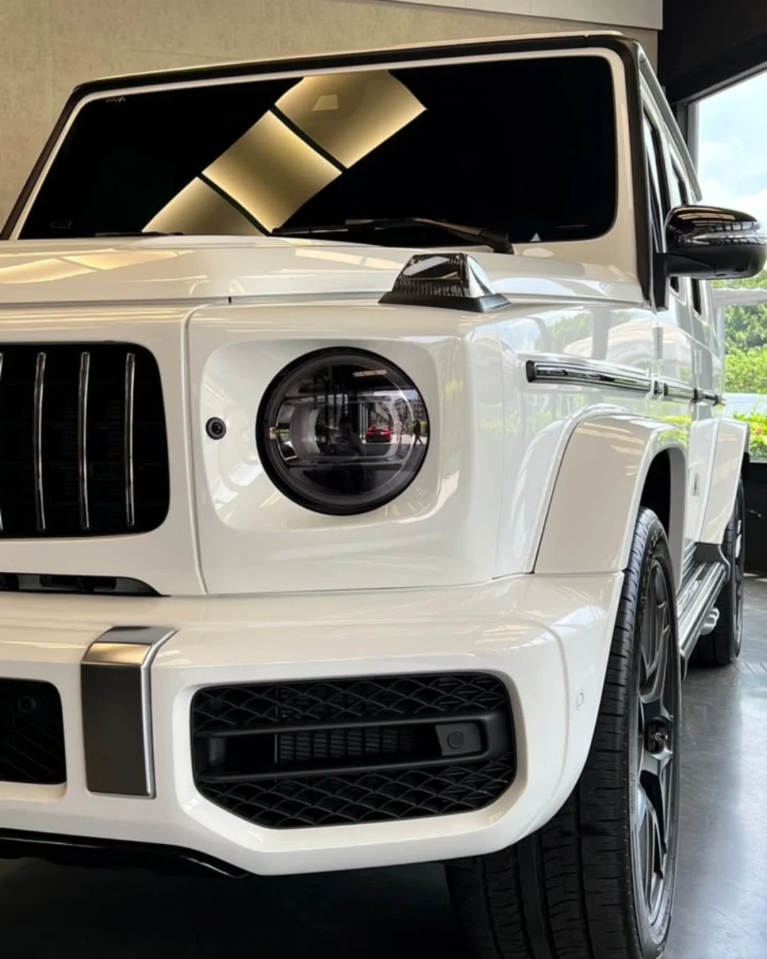 白外红内奔驰AMG G63