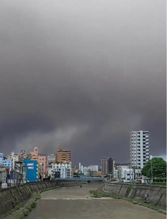 好家伙！日本这是捅了天灾窝了？万万没想到，这次既不是地震，也不是核泄漏，居然是火
