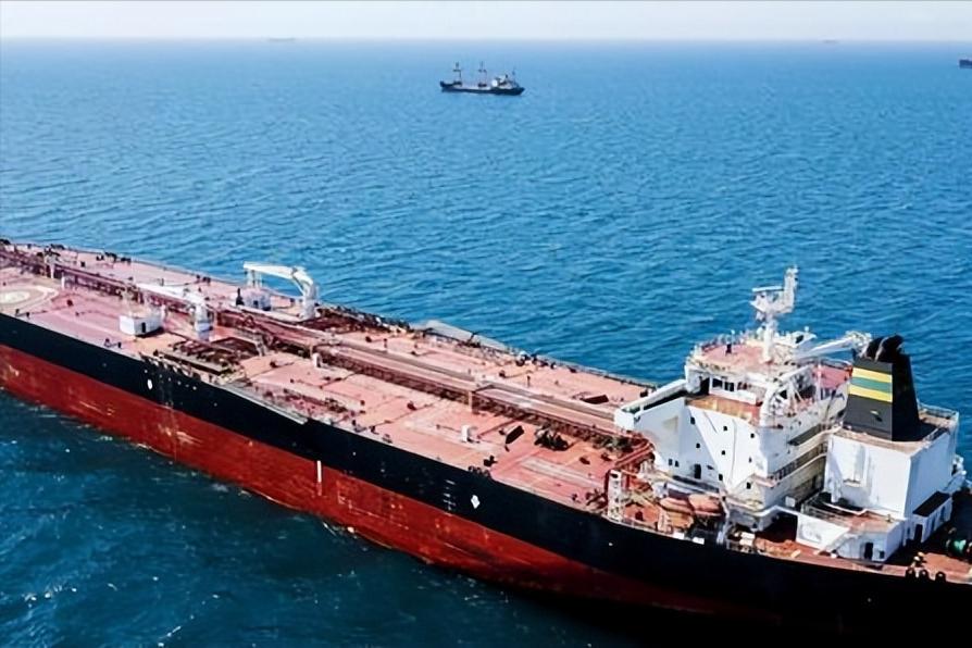 俄罗斯油轮被扣，美国要的不是石油！别再指望妥协能换和平！美军跨越4000公里