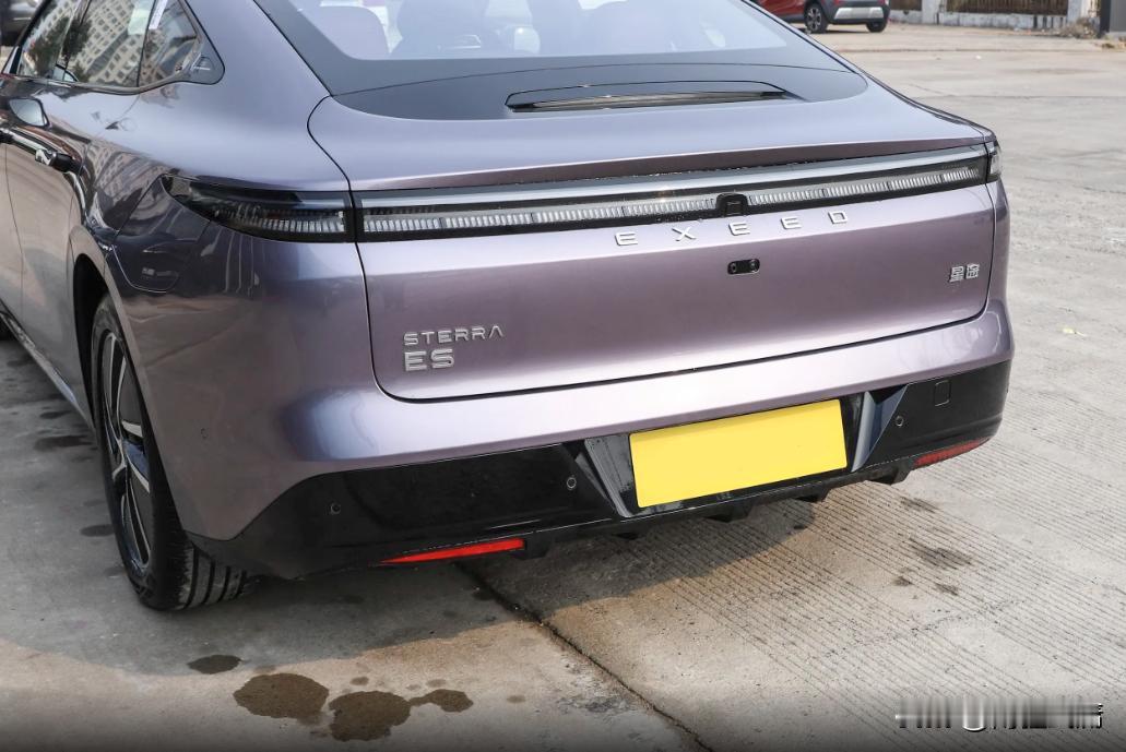 试驾2025款星纪元ES，才懂啥叫20万级新能源轿跑的“真香模板”！驾控、续航、