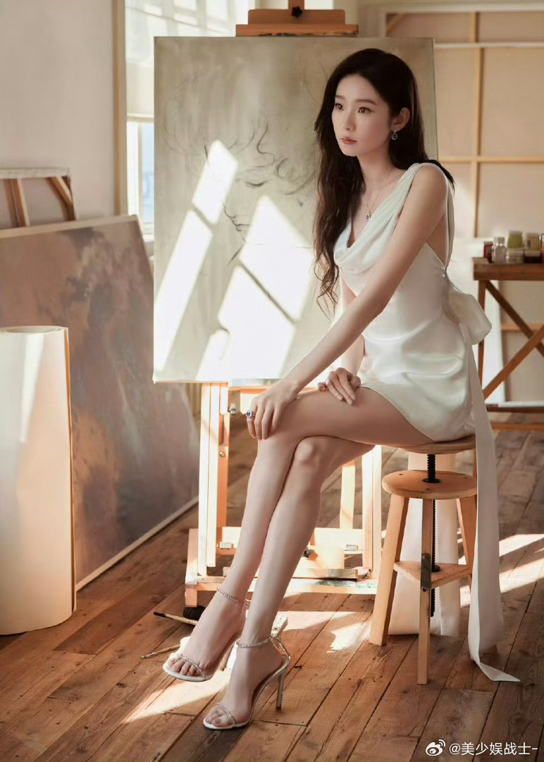 张艺凡古典美人脸被张艺凡的旗袍造型惊艳到！古典美人脸自带氛围感，旗袍加身更添温