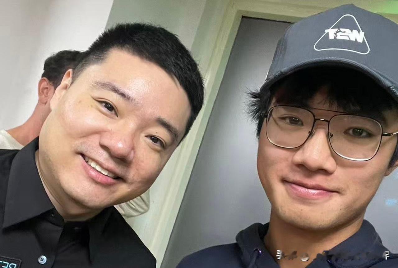 拉夫堡大学刚刚获得博士学位的尼尔·莫蒂默称谈能够和丁俊晖见面：“这一天是放松与灵