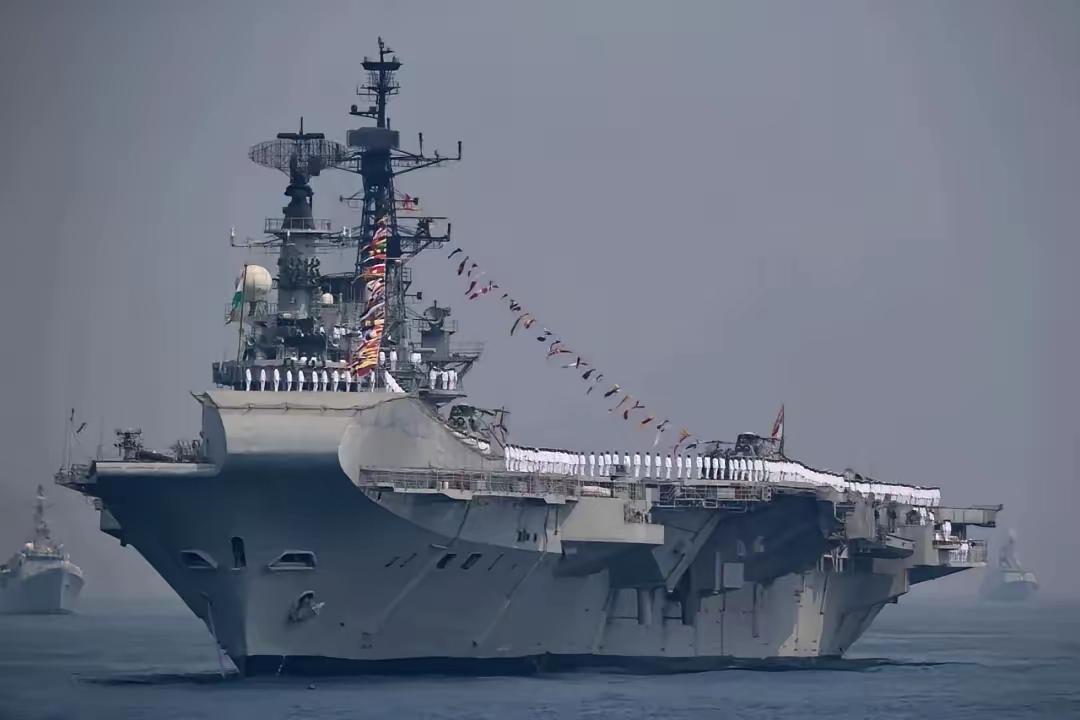 俄:你们听说了吗中:又出啥事了俄:阿印要建造核动力航母了中:刚刚听说据