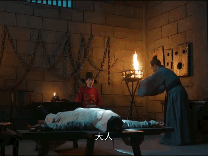 《藏海传》藏海能在赵秉文的眼皮底下活命多亏了高明师傅送来的饭菜，再加上永容王爷支