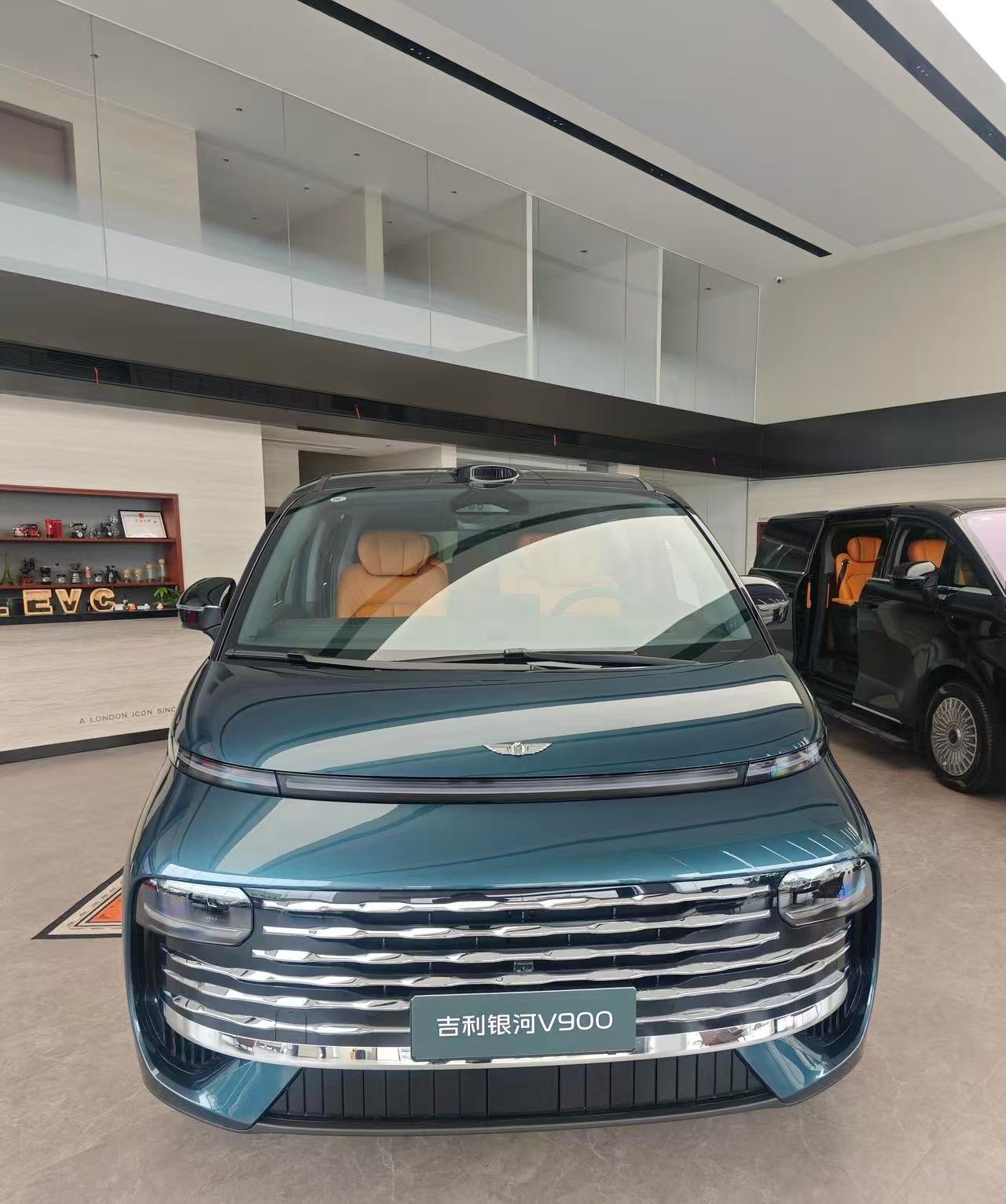 吉利银河V900本月底上市，预售价32万起根据官方消息，吉利旗下的全新中大型M