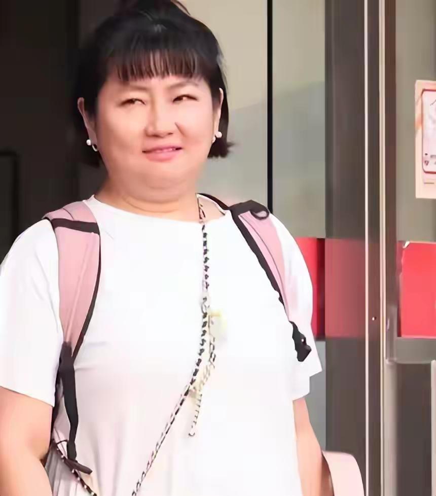 没想到SHE里曾经最漂亮的任家萱，如今变化这么大。看到台媒拍到任家萱和老公