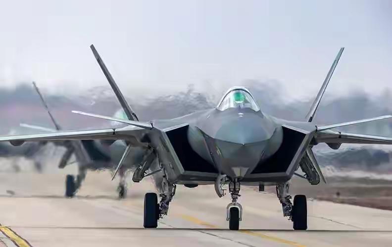 美国空军怎么可能与中国抗衡，对比一下战机的生产情况就知道，美军战机年产量不足百架