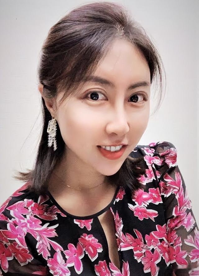 终于，报应还是来了！继蒋方舟之后，贾浅浅也翻船了：撤销副教授职称撤销教师资格，而