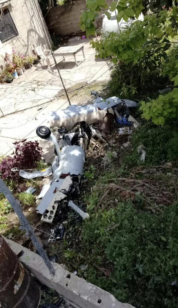 黎巴嫩真主党找到了击落的以军无人机残骸，原来是一架赫尔墨斯-450中高空长航时侦