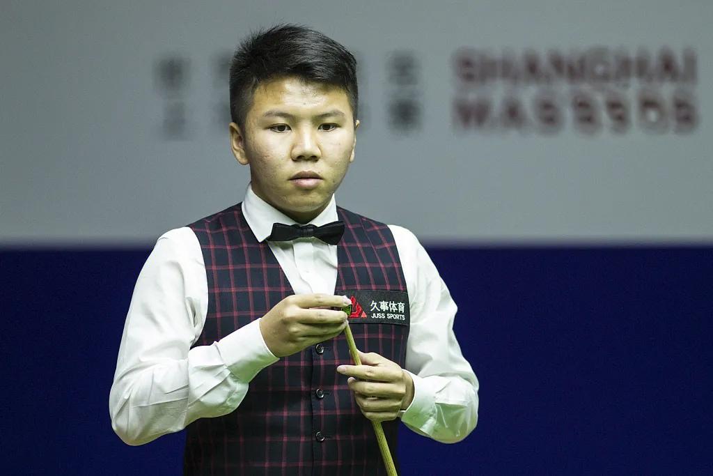 刚刚结束的一场2025斯诺克国际锦标赛延期资格赛，世界排名第29位的周跃龙，打满