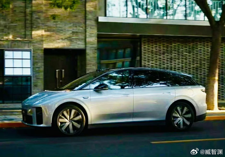 据说理想i6有亿点点不一样，这就去看看​​​