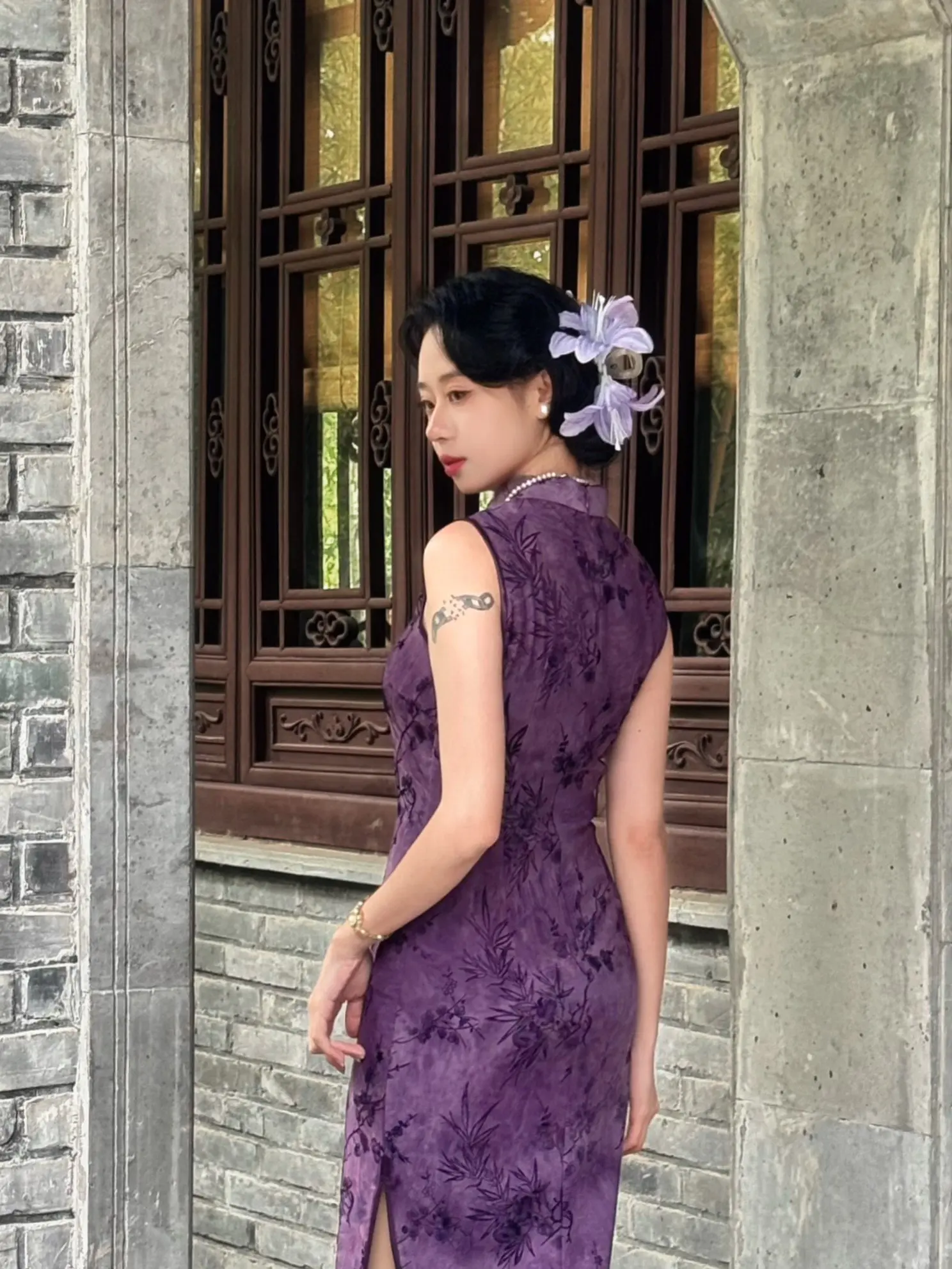 穿旗袍拍照的108种姿势。