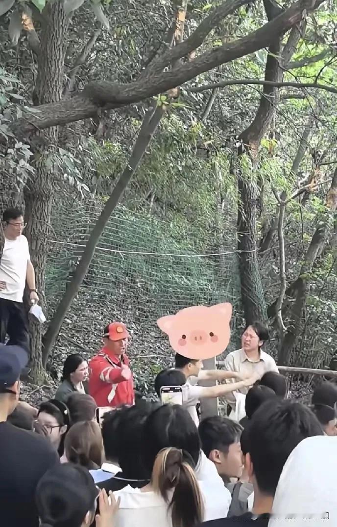 秘密同行骤然撞见，四人当场尴尬，男友闺蜜该谁反思？那是真没想到自己的男朋友竟