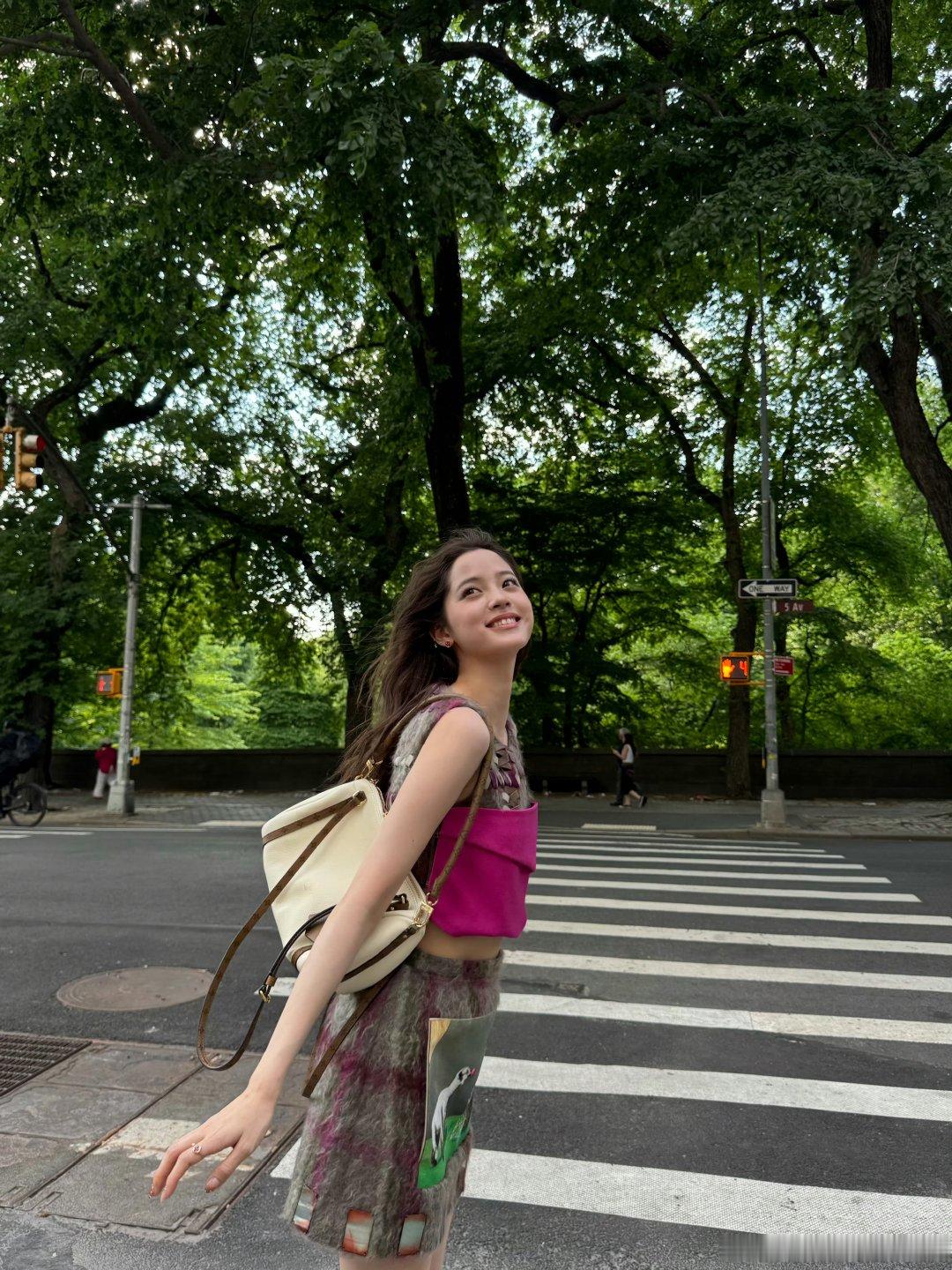 欧阳娜娜的审美绝了欧阳娜娜美萌欧阳娜娜审美真的绝了！穿搭每一件都很好看很漂亮，