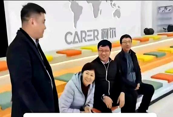 有人质疑敬一丹爱钱：都退休了还在跑工作，6月在哈尔滨忙到身体不适。可把她这一路