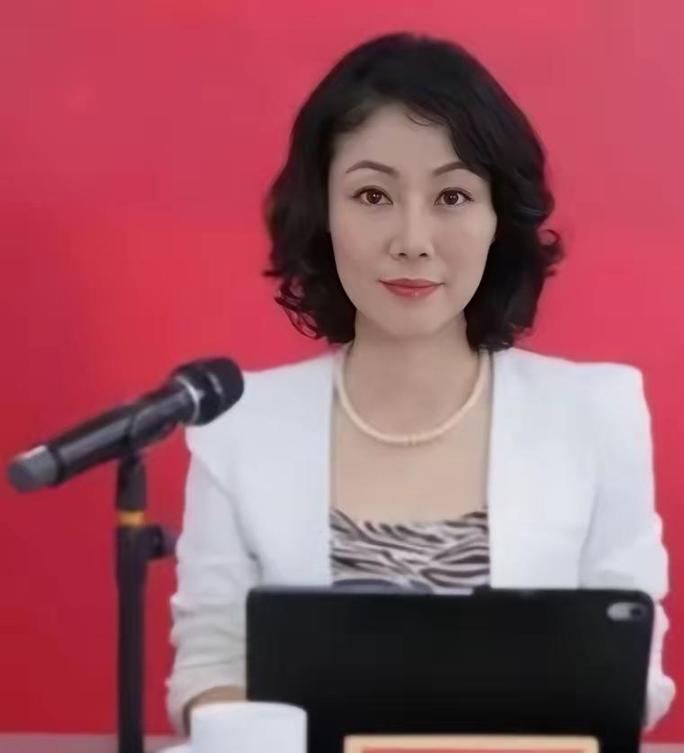 谁能想到，一个“秘书”能把年薪干到849万，日薪抵别人一年工资。很多人一听到秘