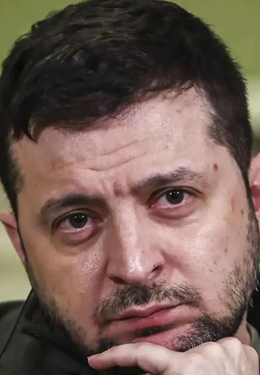 泽连斯基真怕了，因为他性命堪忧！ 谁都能看出来，现在的泽连斯基是真的怕了，怕