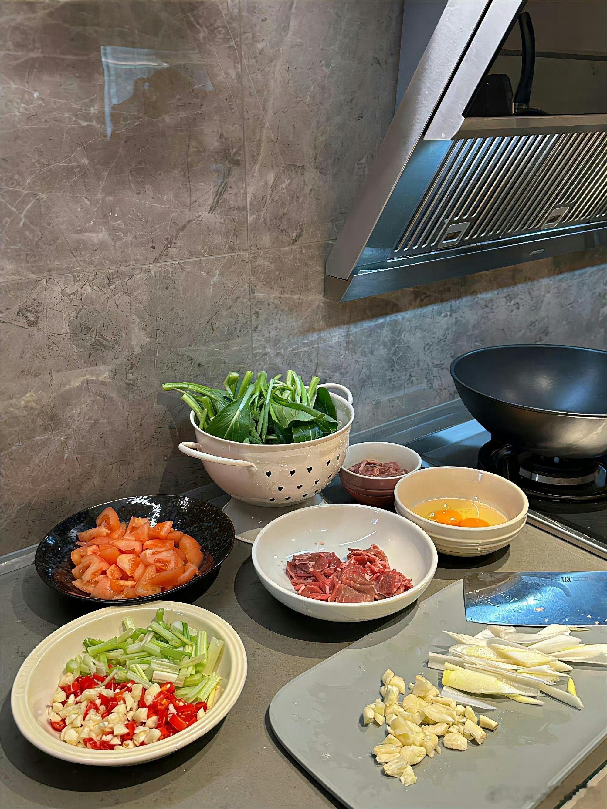 突然发现点外卖比自己做饭省钱自己做饭，只适合外卖吃腻了或者是闲的无聊，想做一些好