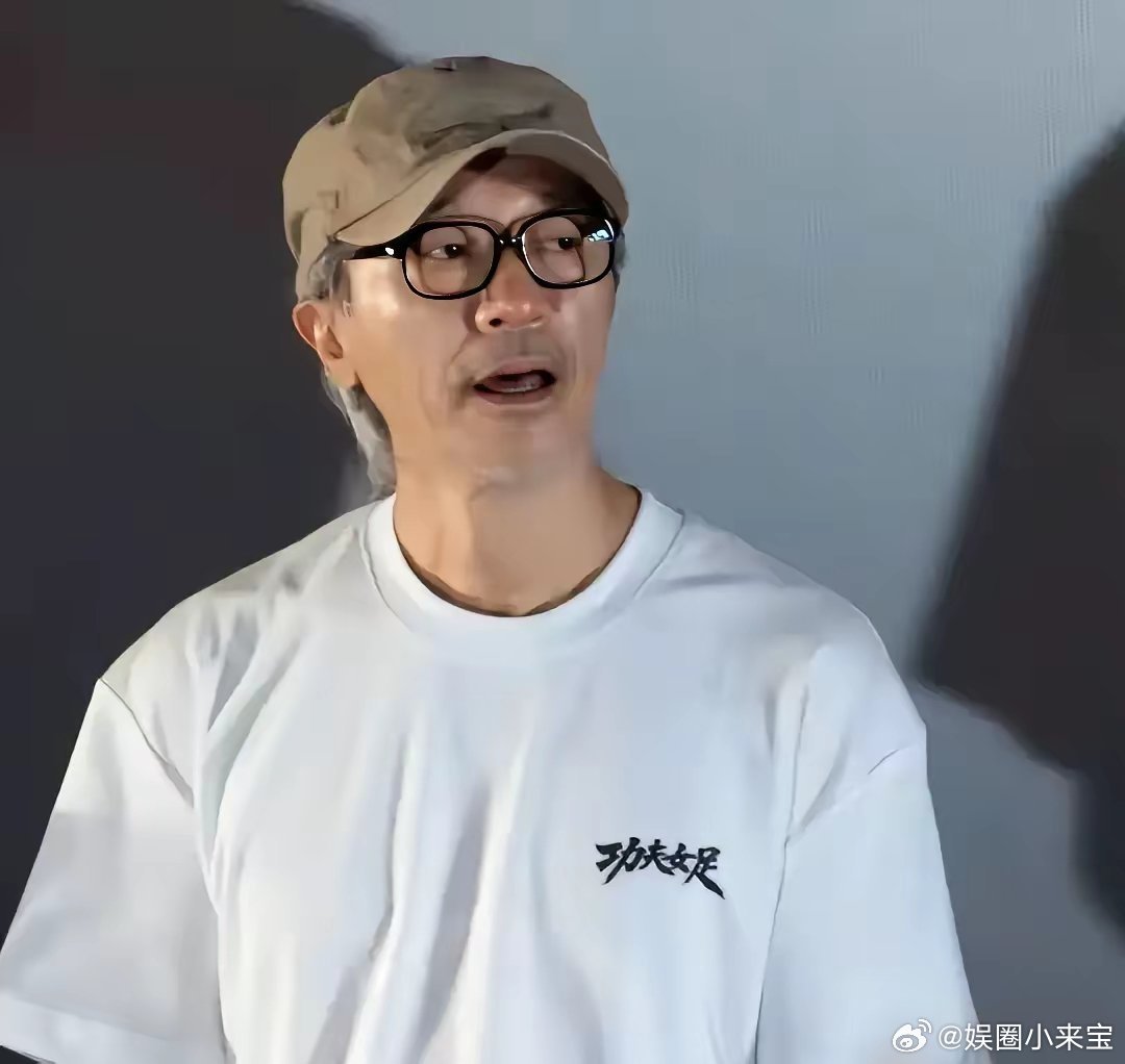 周星驰，真实人品曝光！7月15日，周星驰新片剧组女演员爆料，自己在周星驰剧组吃到