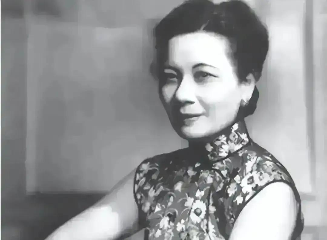1933年，宋美龄得知蒋介石出轨陈洁如，怒气冲冲找到她，一个耳光扇过去，骂道“你非得回来做小三吗？”