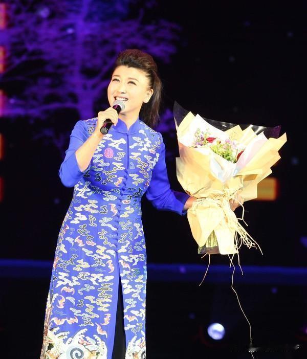 闫学晶虽然早已落户常住于北京多年，日子过得比很多老北京人都优渥，可就算这样，但骨