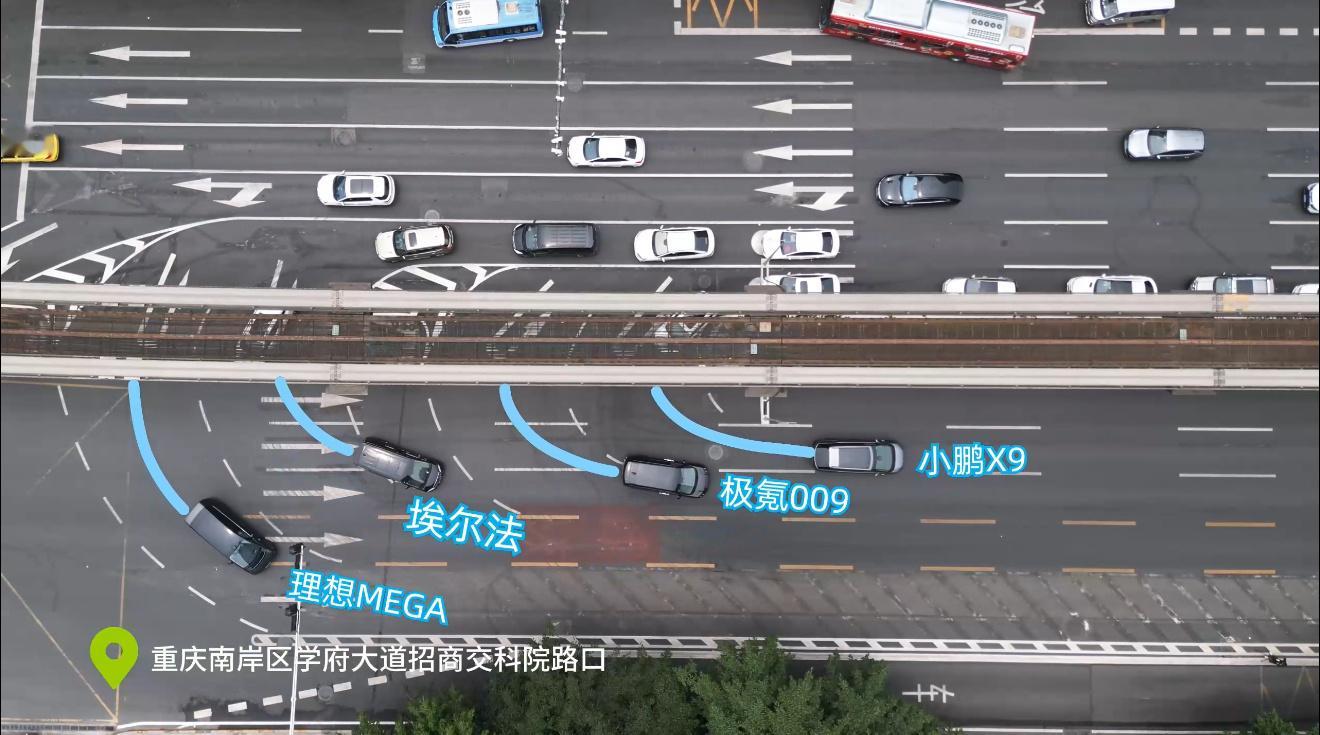 小鹏X有这个后轮转向确实很牛，这么大空间的MPV，它的转弯半径还有灵活性真的很像