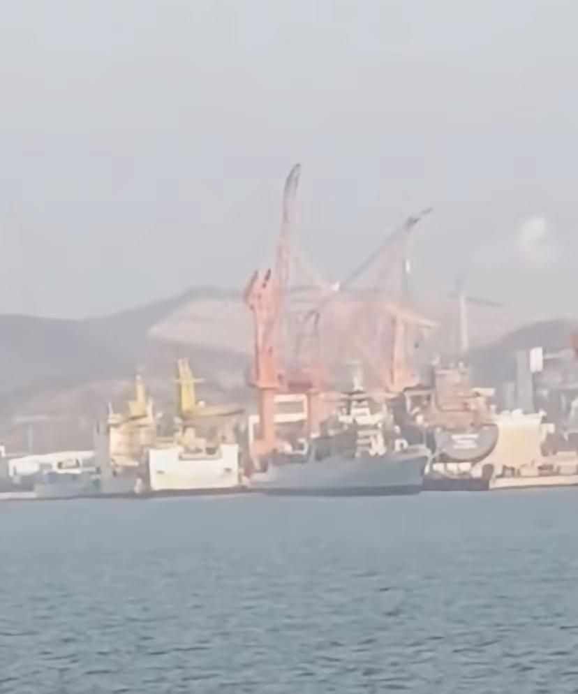 网络上出现两个大大大好消息，第14艘万吨大驱这几天下水了，应该是第二批次最后一艘