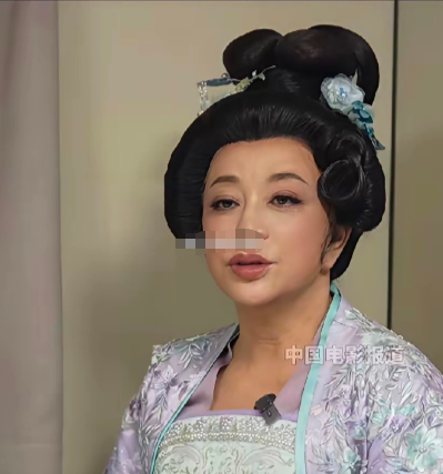 刘晓庆吐槽，自从自己去参演短剧后，就过上了苦日子。​​因为吃也吃不好，都是吃盒