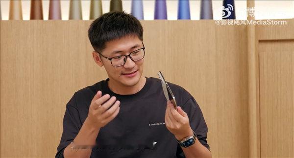 【影视飓风Tim称iPhoneDuo烫到握不住影视飓风Tim建议入手苹果直板机】