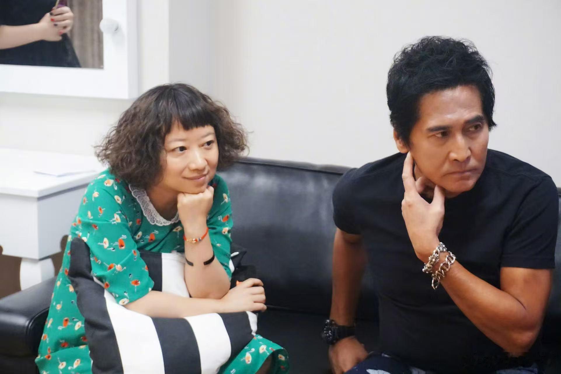 饶雪漫追星追出别样精彩！和齐秦10年兄妹相伴，情谊深厚。齐秦11月22日澳门开唱