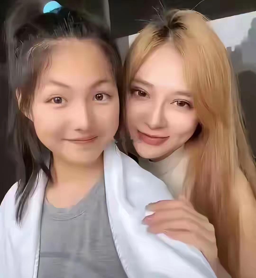 王诗龄私人健身教练大赞王诗龄自律，并晒王诗龄的健身照，真的变漂亮好多​​​