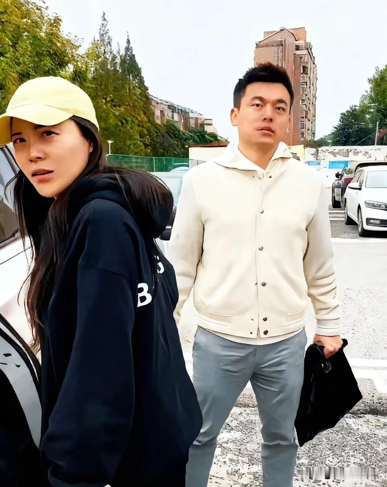 他们身份皆颇为体面，为什么要到外面偷吃呢？这两日的热点新闻，全被这两起事件占据