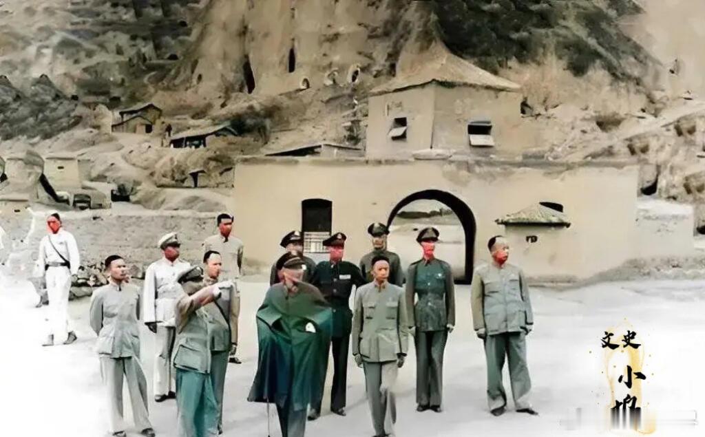 1947年，蒋校长平生首次也是最后一次到延安，陪同的有胡宗南等国军将领，数月前胡