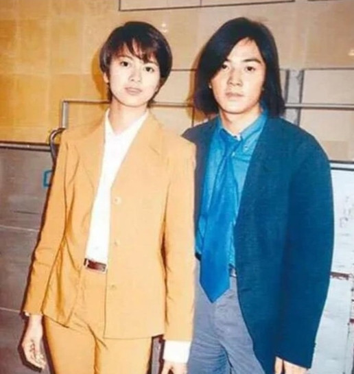 1999年，23岁的梁咏琪为逃离英皇老板杨受成，与32岁的郑伊健同居，杨受成大怒
