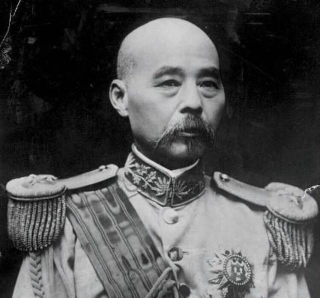 1926年秋，曾经号令直系、威震一时的吴佩孚,兵败如山倒。北伐军势如破竹，他一路