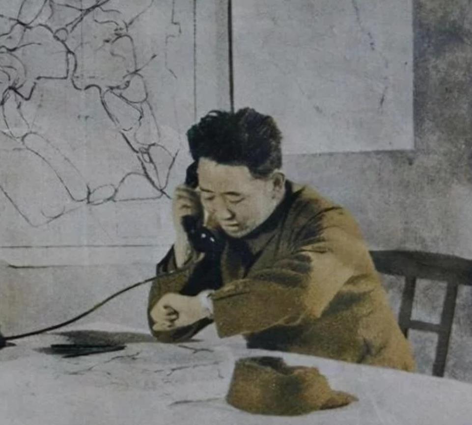 1949年，上级命令：“第14兵团司令刘亚楼升任为首任空军司令。”接到命令后，刘
