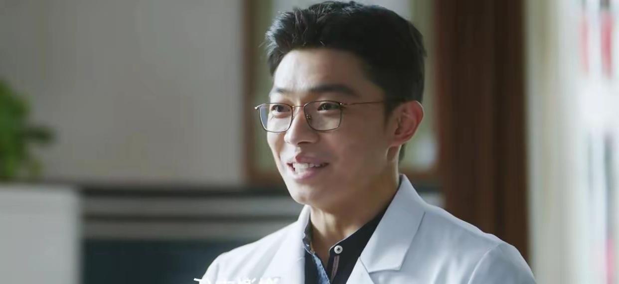 追剧《问心2》周筱风的大徒弟张斟被纪委带去调查了，有人实名举报他收了艾伈康公