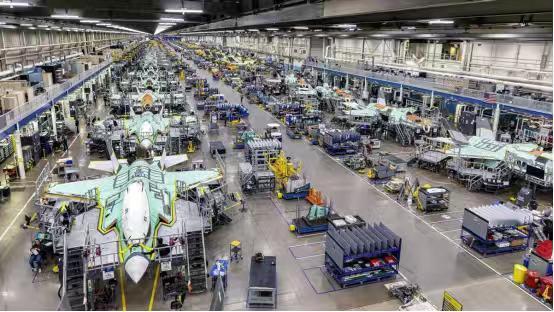 说一个对美国来说很残酷的事实！以现在的技术水平，九架F-22或许才能击落一架不带