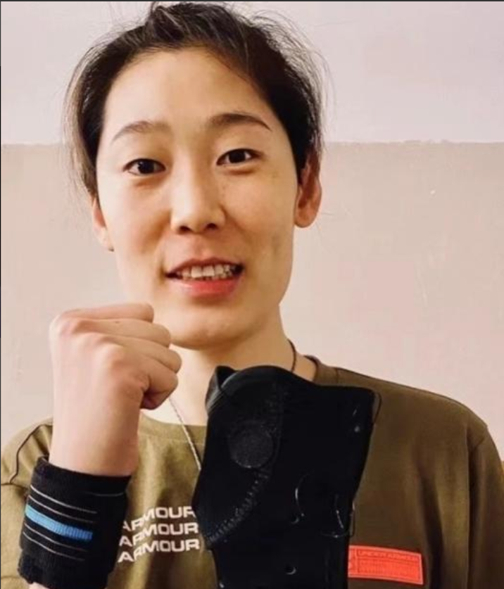 以伤病为由拒绝参加世联赛，之后却在意大利俱乐部打的风声水起。这一次，曾担任中国女