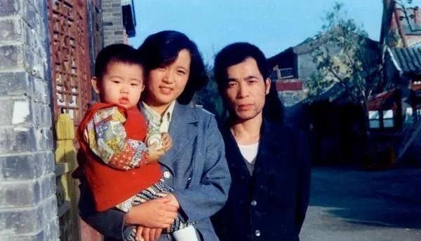 1981年，梁晓声经人介绍与北京姑娘焦丹相亲，谁知一见面梁晓声就对焦丹说：“我每