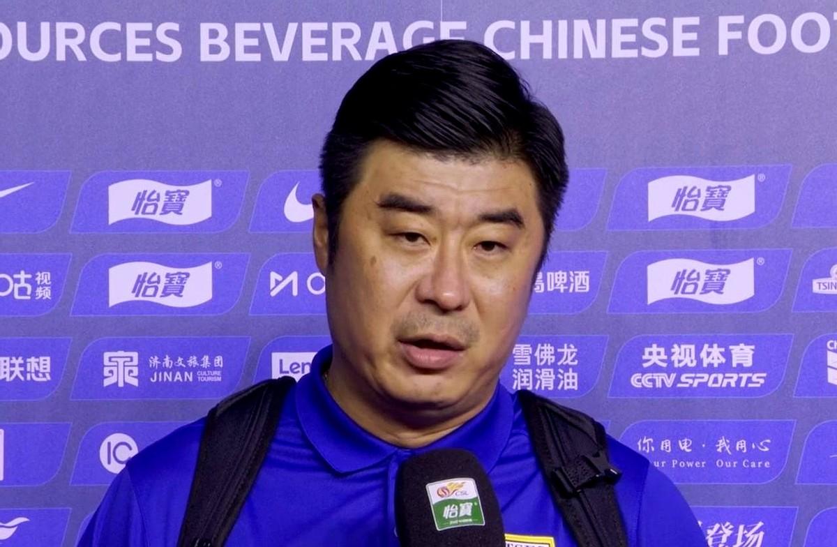 泰山2-2被海牛逼平，韩鹏点名吴兴涵、刘彬彬、王彤补时最后一分钟，吴兴涵慢悠