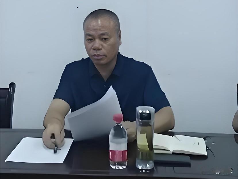 今天贵州的杨维荣上了热搜他是名高级工程师在交通建设行业深耕多年曾在黔东南州