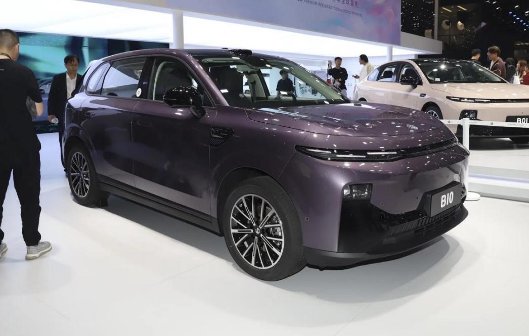 2025年12月的新能源车市场，那是真的”杀疯了”！就在12月3日，零跑汽车