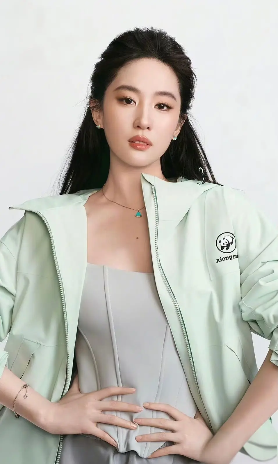 🐼品牌宣传图无字版刘亦菲图